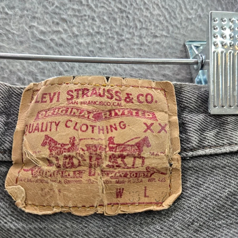 VINTAGE Levi's 501 Men Jeans 33x32 Gray Denim Straight Original Button Fly READ